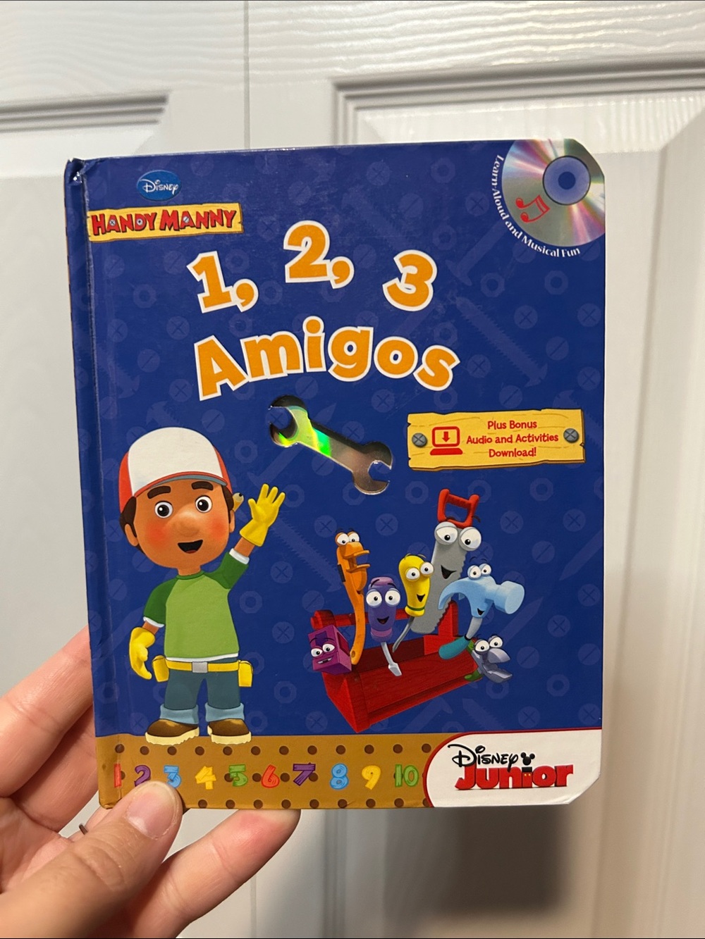 2011 Handy Manny “1, 2, 3 Amigos” hardcover book with disc